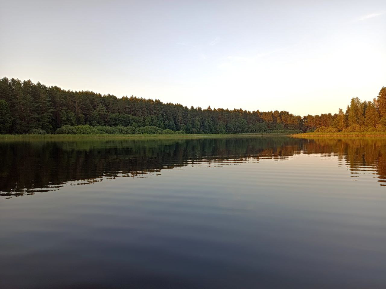 Зеркальная гладь вечернего Селигера