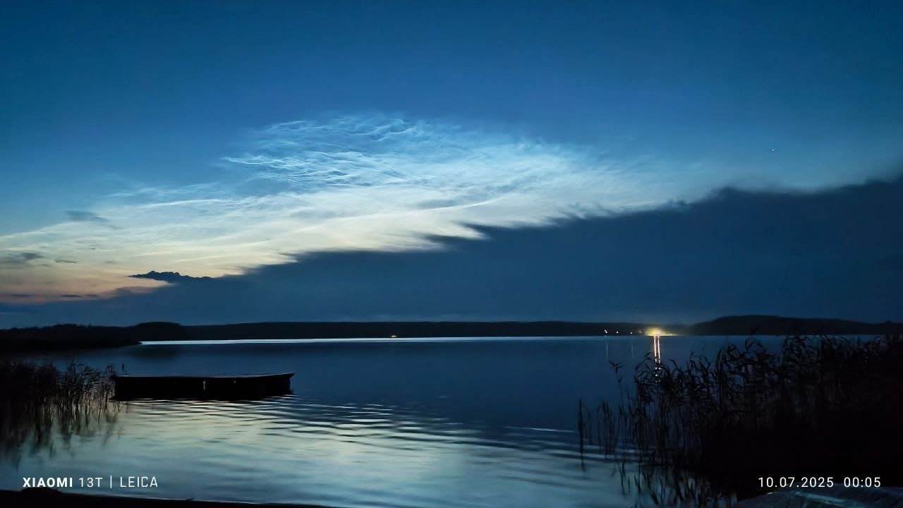Синий час над зеркальными водами Селигера