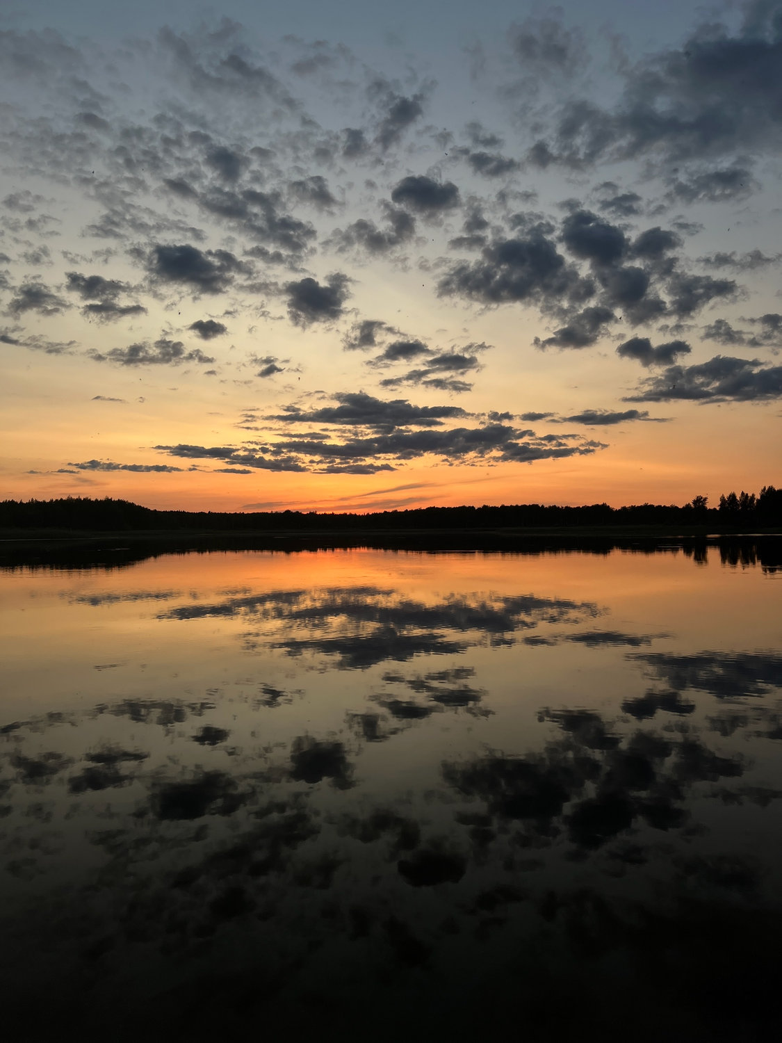 Облака танцуют в зеркале воды