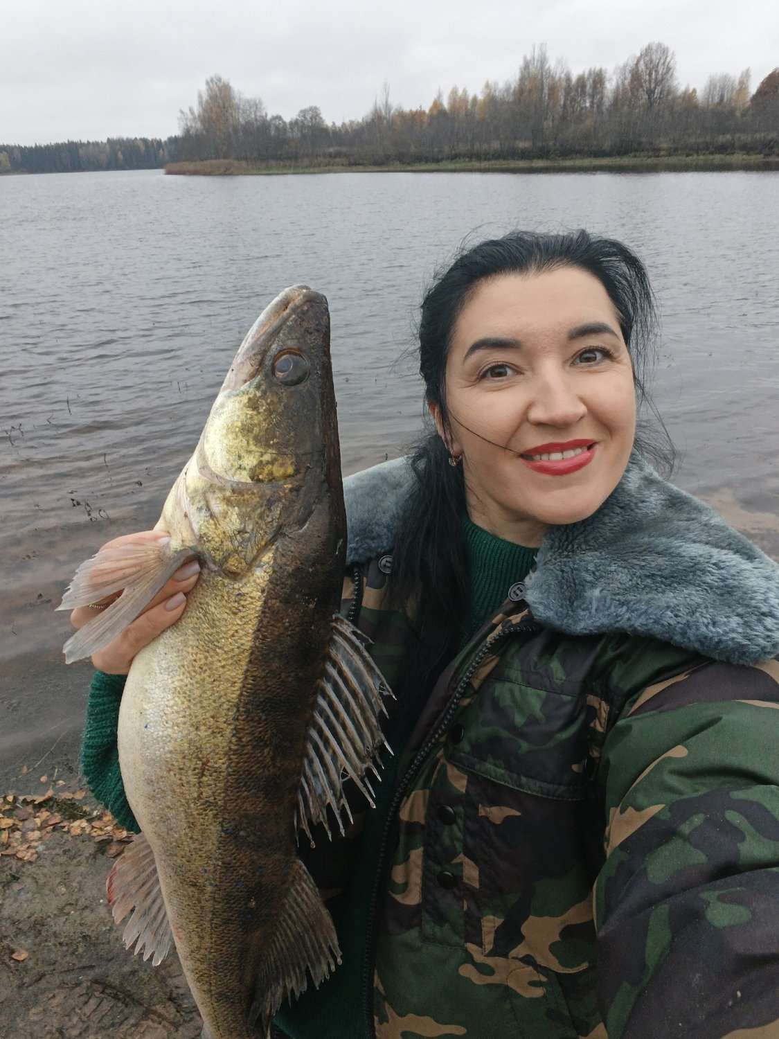 Судак размером с трофей и улыбка победителя