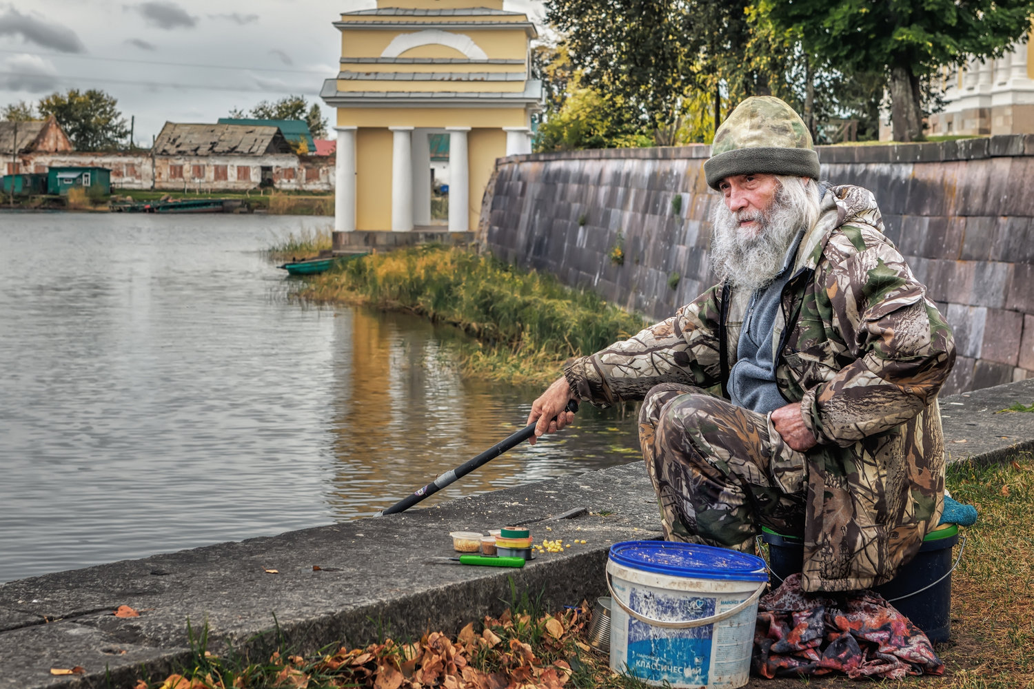 Рыбак с бородой цвета осени