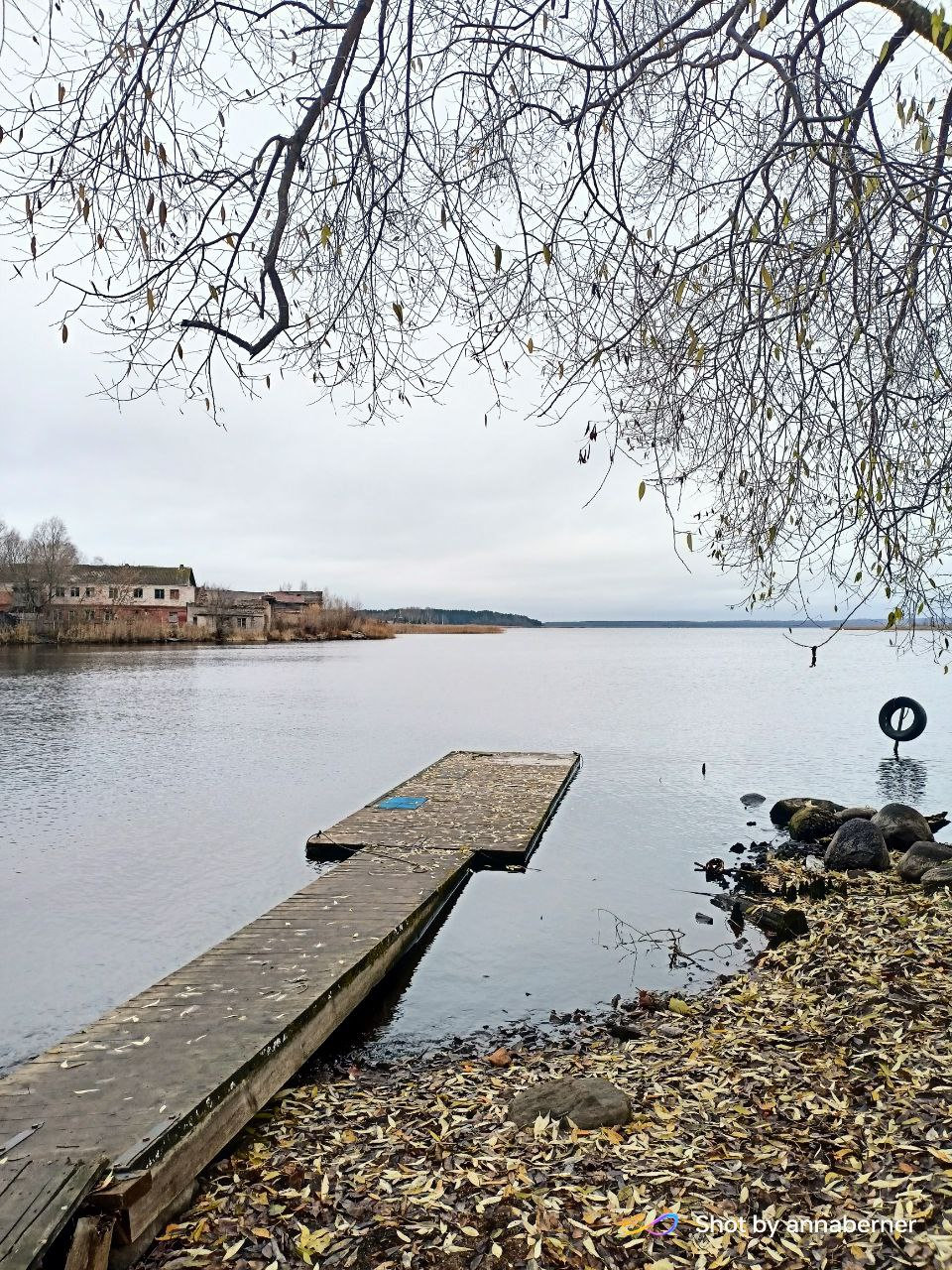 Причал ждёт, пока осень не уйдёт