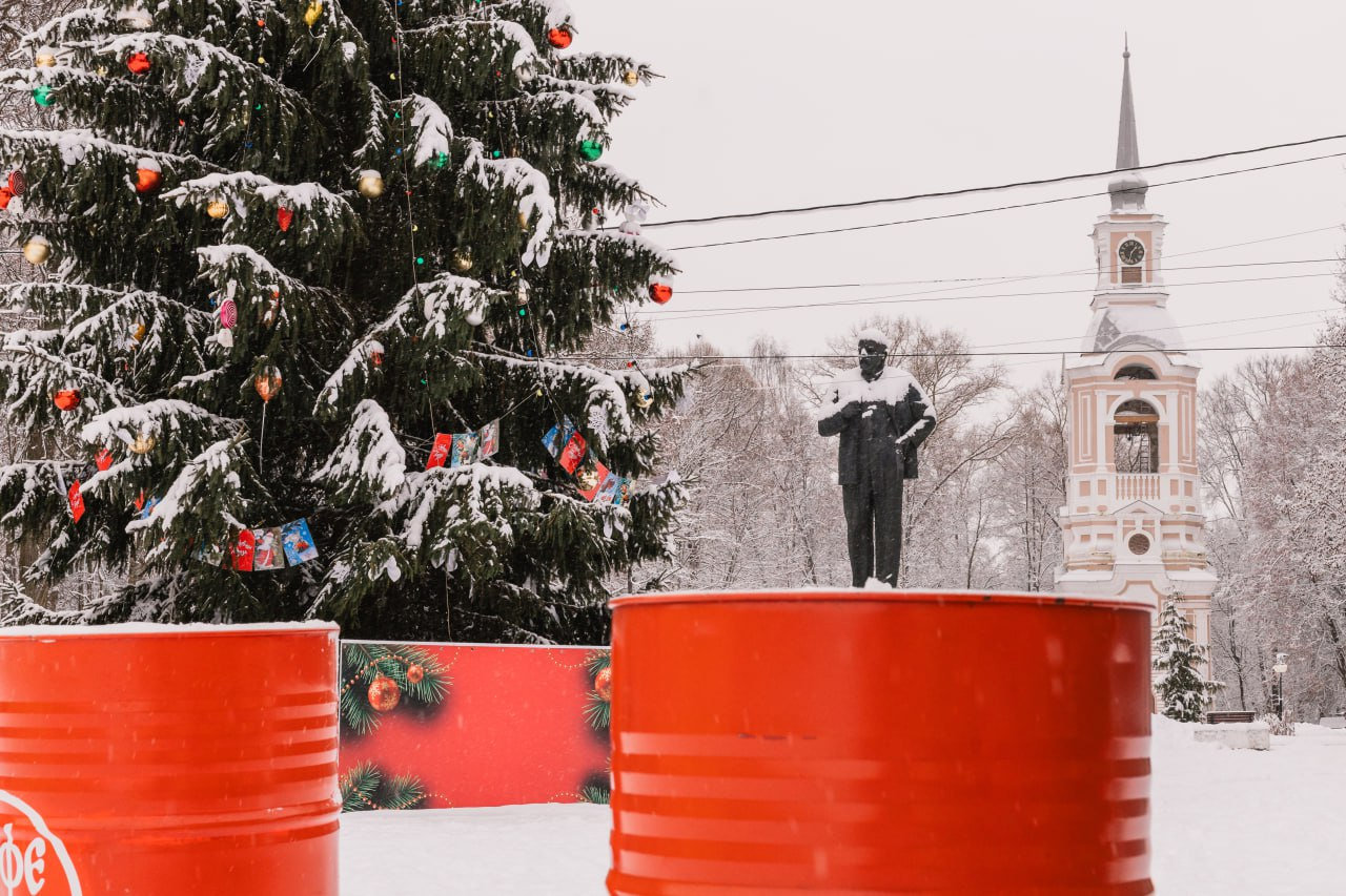 Новогодняя сказка под снегом