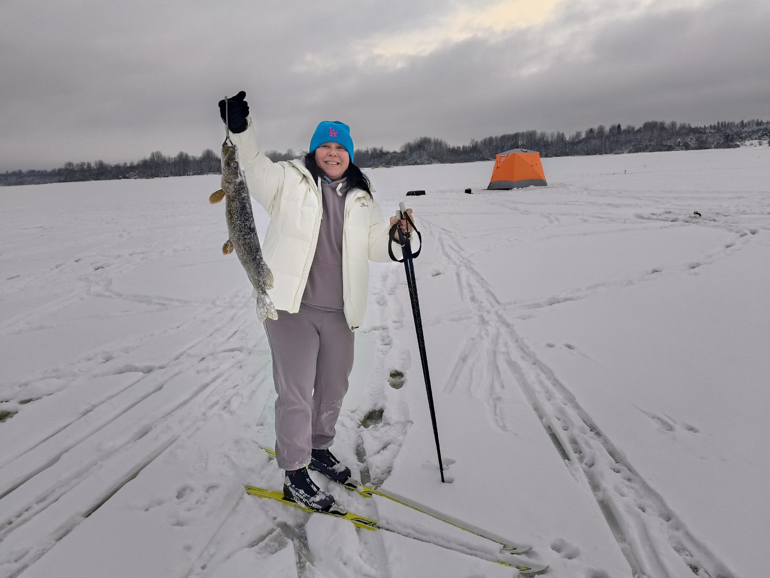Улов на лыжах: зима на Селигере не спит