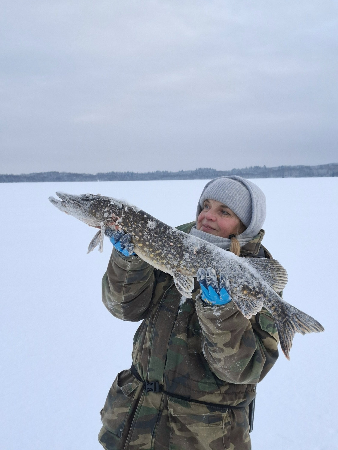 Зимний трофей на льду