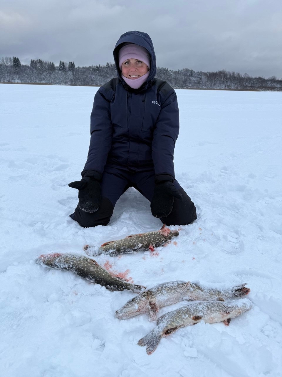 Зимний улов на снегу