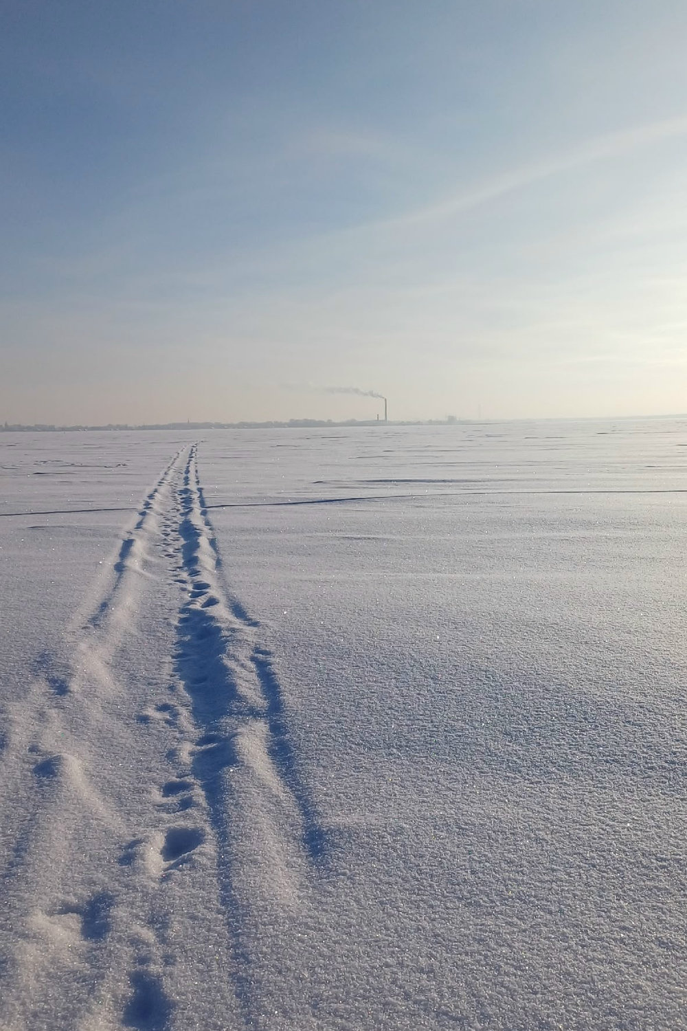 След на льду уходит в тишину