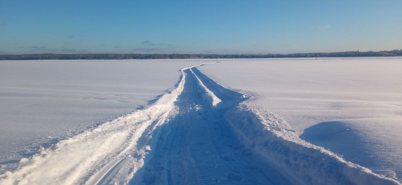 Следы ведут сквозь белую тишину