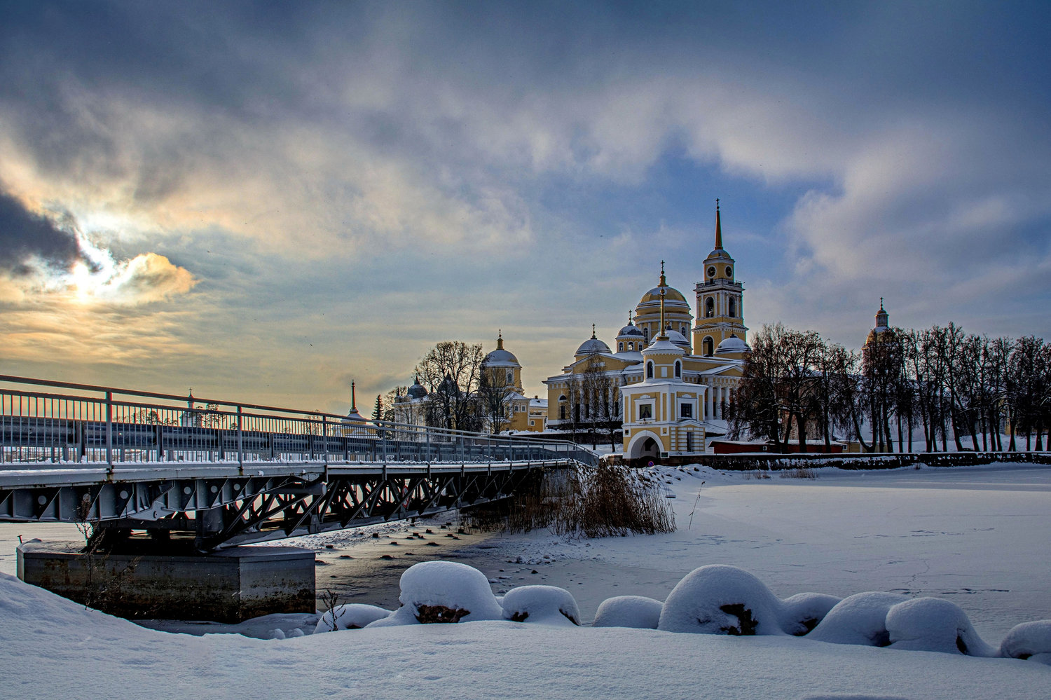 Зимний свет на куполах