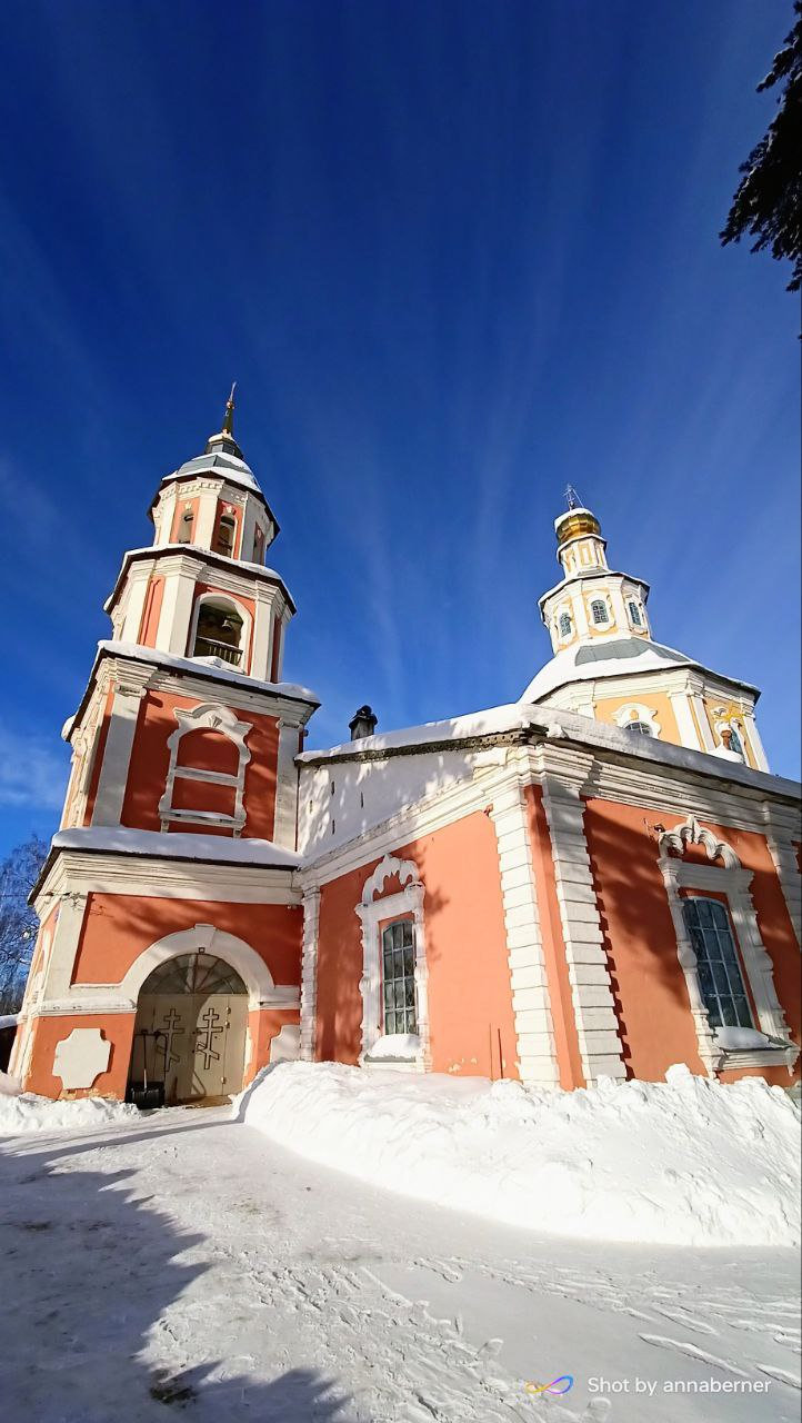 Снег и золото под синим небом