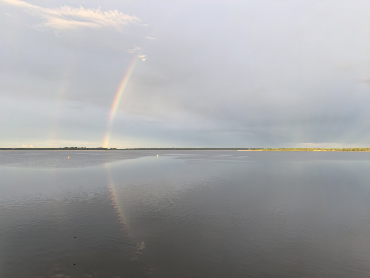 Радуга нашла себя в воде