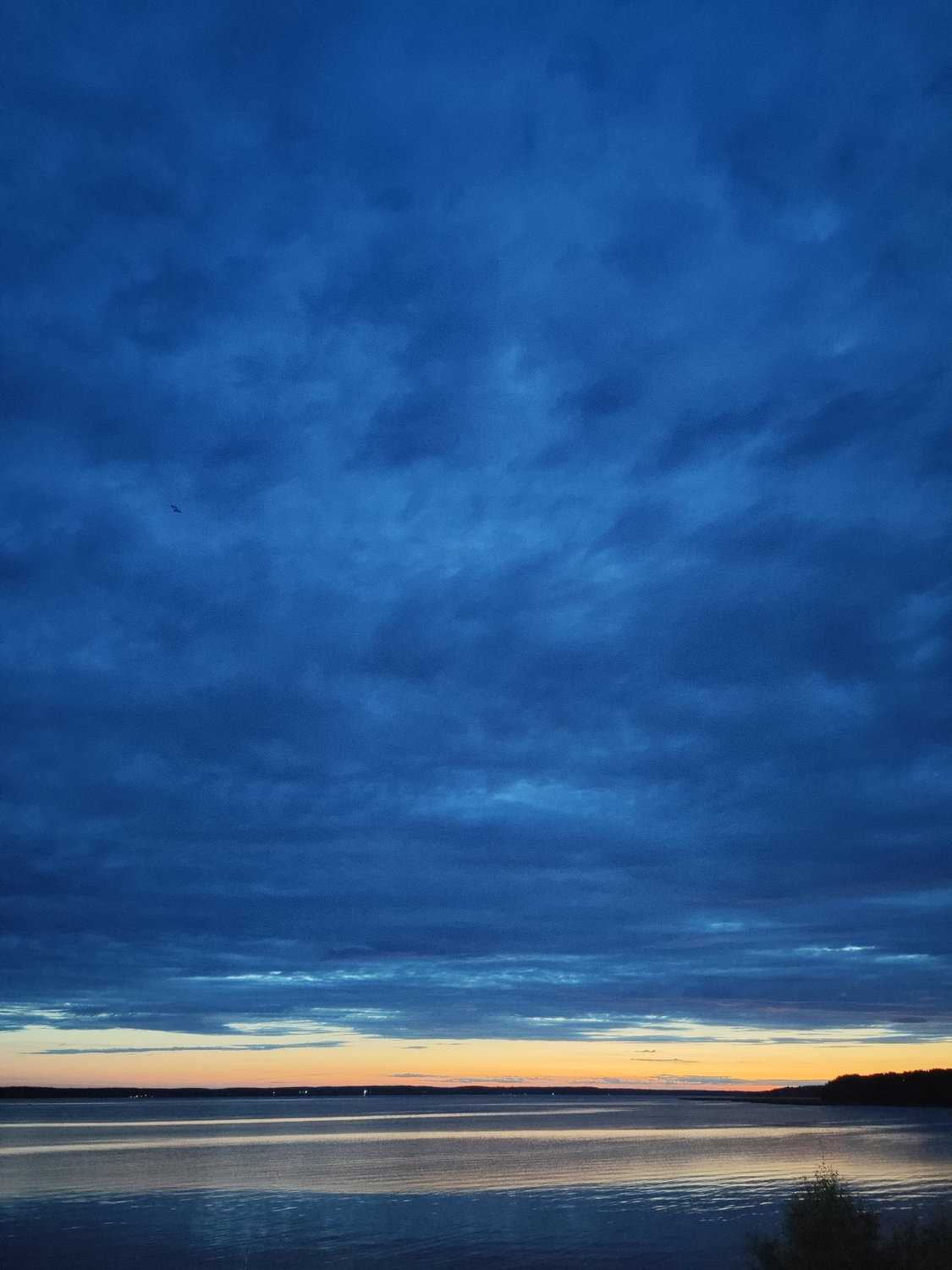 Сумерки ложатся на воду