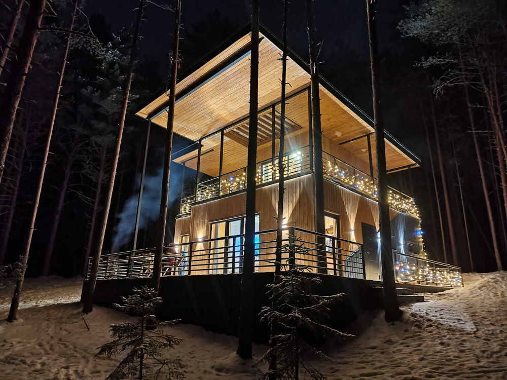 Большой комфортабельный дом в сосновом лесу на берегу озера Волго ( Селигер)