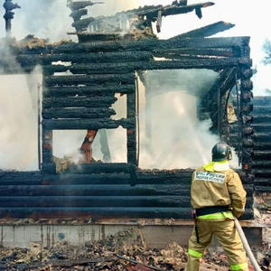 Пожар в деревне Неприе: дачный дом уничтожен полностью
