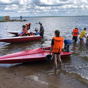 Юные водно-моторники и юнармейцы провели заезд в День ВМФ