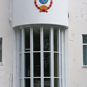 Уникальный барельеф первого герба СССР на острове Городомля