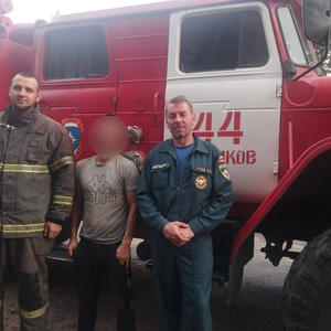 Сотрудники МЧС вывели из леса потерявшегося грибника под Осташковом