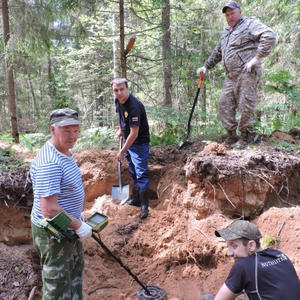 На южной оконечности Демьянского котла нашли братскую могилу красноармейцев