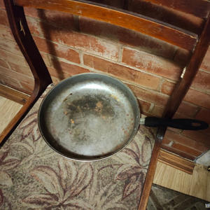 Житель Осташкова ударил супругу сковородой и стал фигурантом уголовного дела