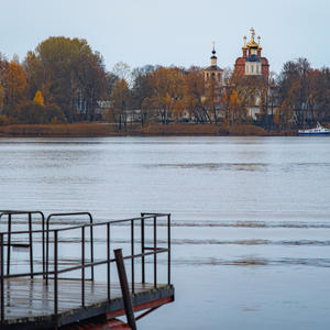 Осенний покой у монастырских стен