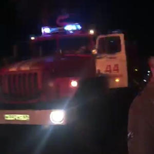 В деревне Никола-Рожок крупный пожар, горит несколько домов