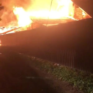 Два дома сгорели дотла в деревне Никола-Рожок на Селигере