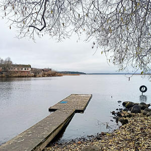 Причал ждёт, пока осень не уйдёт