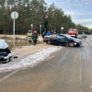 В районе Осцы сотрудники МЧС ликвидировали последствия ДТП с двумя автомобилями