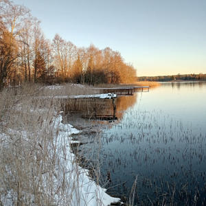 Когда зима целует воду на прощание