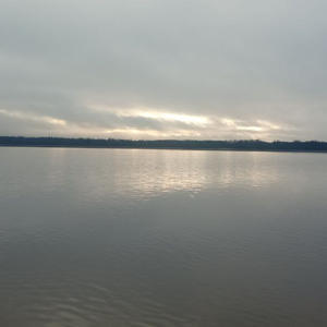 Свет пробивается сквозь серую пелену