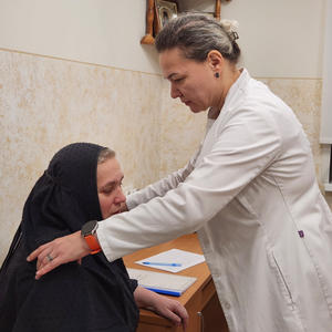 Специалисты московской клиники провели медицинские консультации в монастыре на Селигере