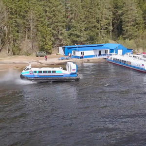 На Городомле запускают суда на воздушной подушке