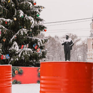 Новогодняя сказка под снегом