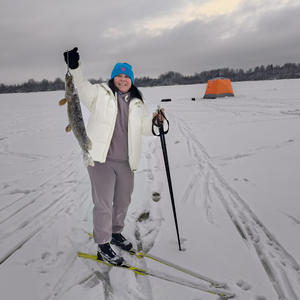 Улов на лыжах: зима на Селигере не спит