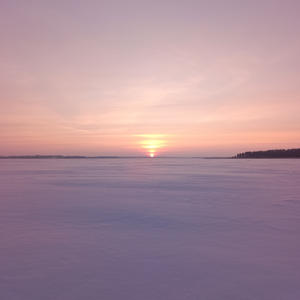 Розовый лёд встречает солнце