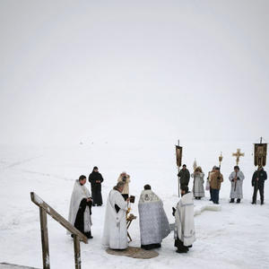 Белый лед, белые ризы, белый свет