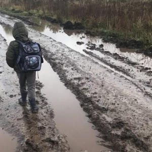 В деревне Нескучное многодетной семье дали участок без дороги