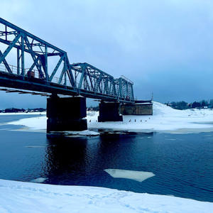 Мост над ледяной гладью
