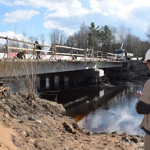 В деревне Забелино ремонтируют мост через реку Кудь за 60 миллионов рублей