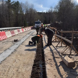 В деревне Забелино ремонтируют мост через реку Кудь за 60 миллионов рублей