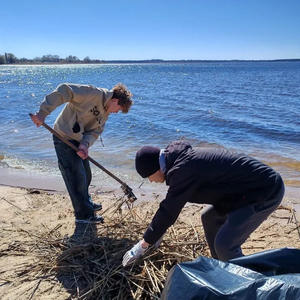 На Селигере провели большой субботник в рамках акции «Вода России»