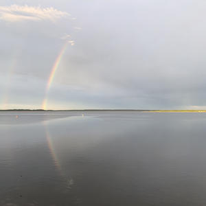 Радуга нашла себя в воде
