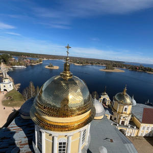 С высоты купола — озеро без края
