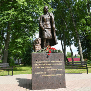В Осташкове Виталий Королев побывал в школе №1, где в войну лечили его деда