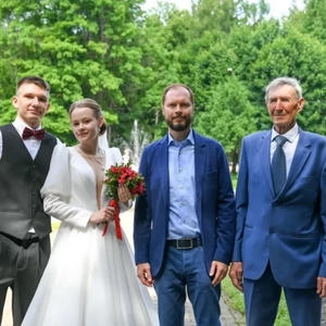 Виталий Королев поздравил молодожёнов и почётного гражданина Осташкова