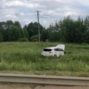 В Тверской области на дороге Торжок – Осташков девушка-водитель улетела в кювет