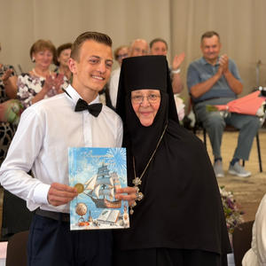 Волшебный бал на Селигере: в Осташкове прошёл выпускной в школе при Богородицком Житенном монастыре
