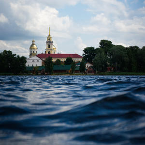 Золотые купола в синеве неба